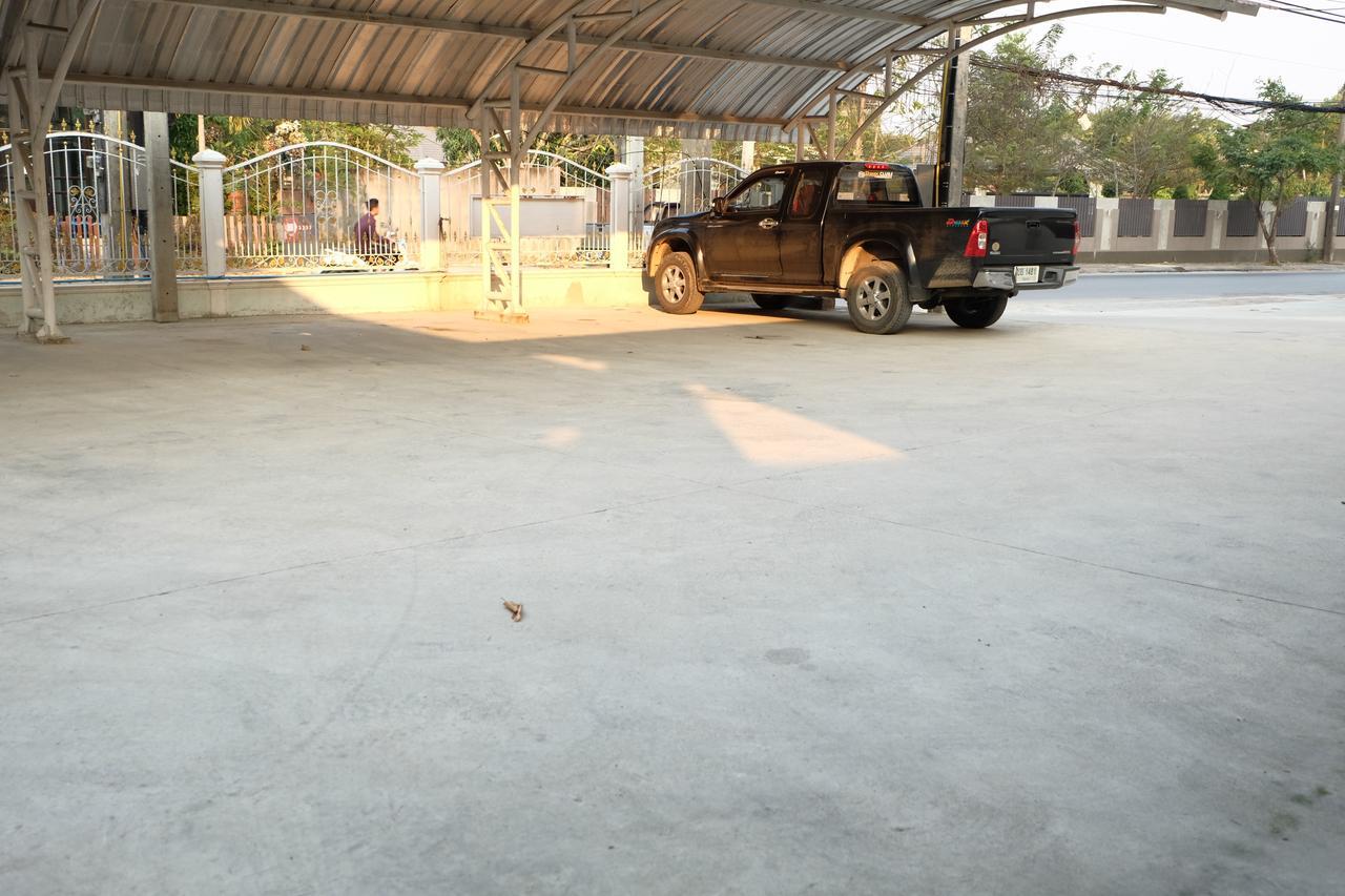 Hotel Calivefornia 2016 Chiang Rai Habitación foto