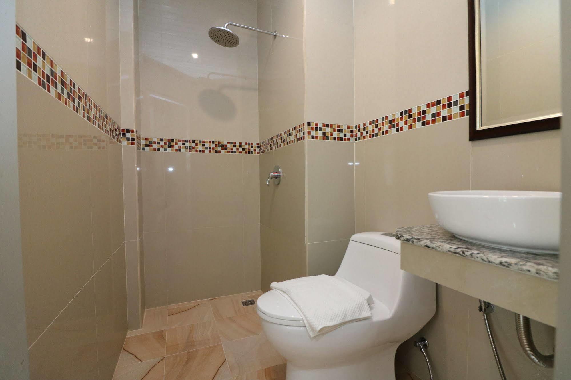 Hotel Calivefornia 2016 Chiang Rai Exterior foto