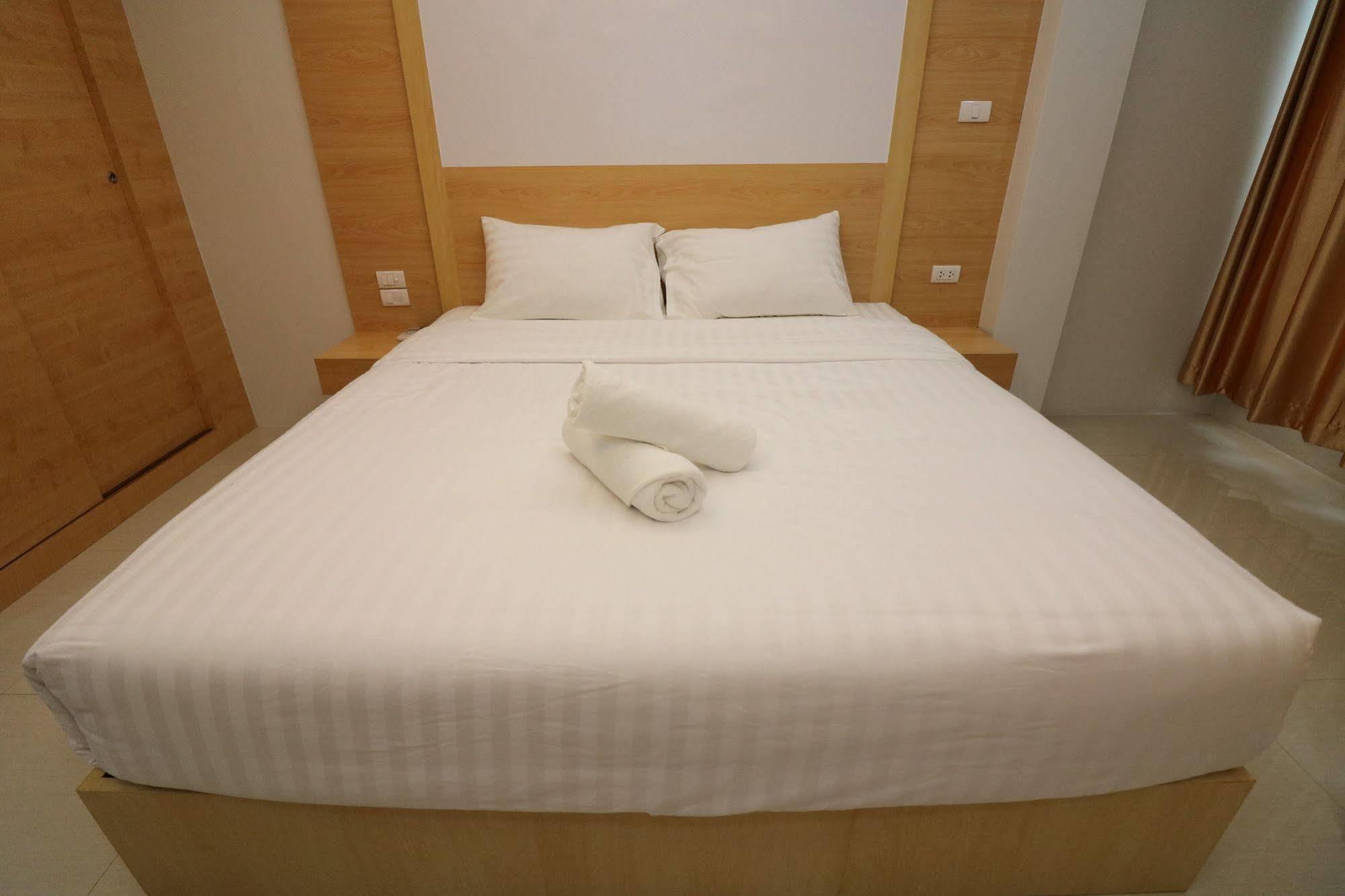 Hotel Calivefornia 2016 Chiang Rai Exterior foto