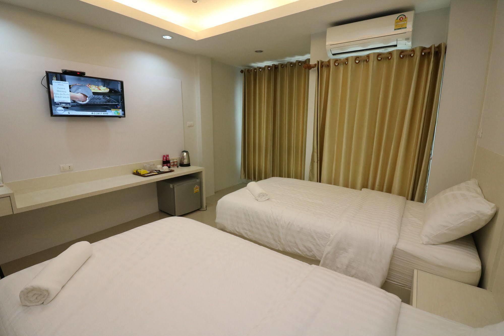 Hotel Calivefornia 2016 Chiang Rai Exterior foto