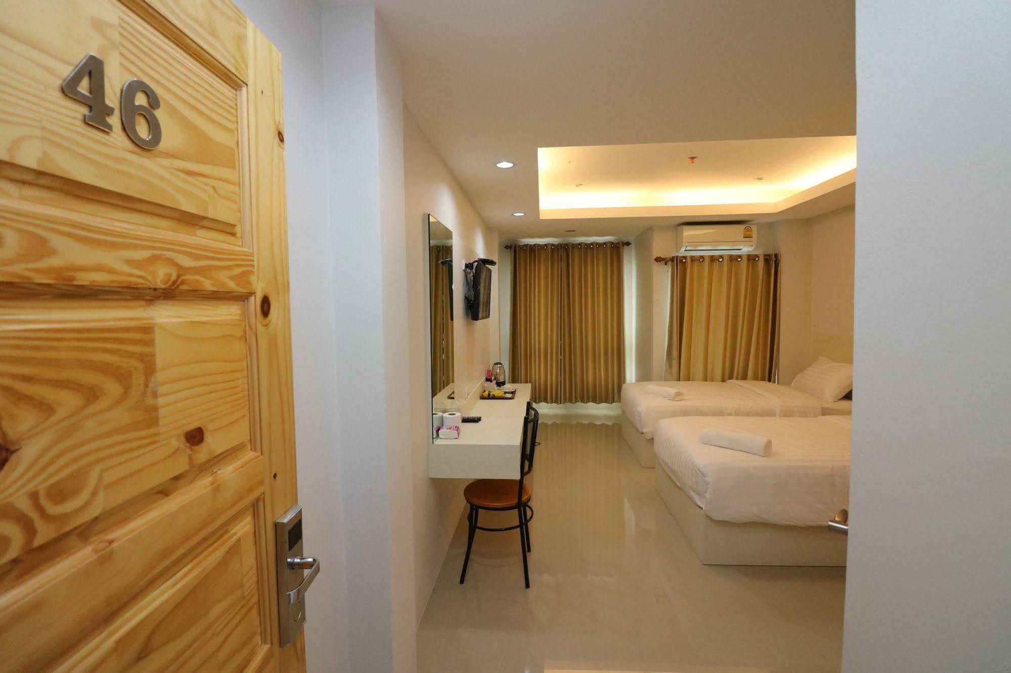 Hotel Calivefornia 2016 Chiang Rai Exterior foto