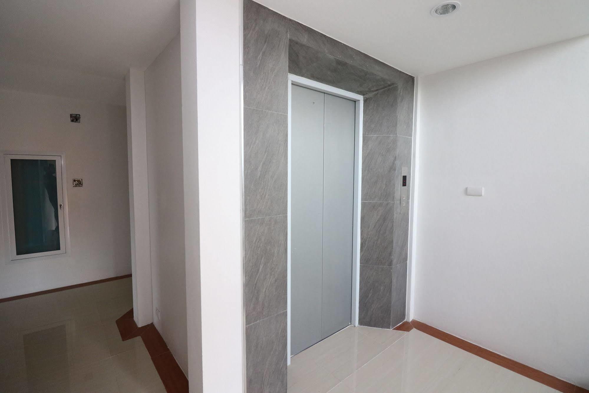 Hotel Calivefornia 2016 Chiang Rai Exterior foto