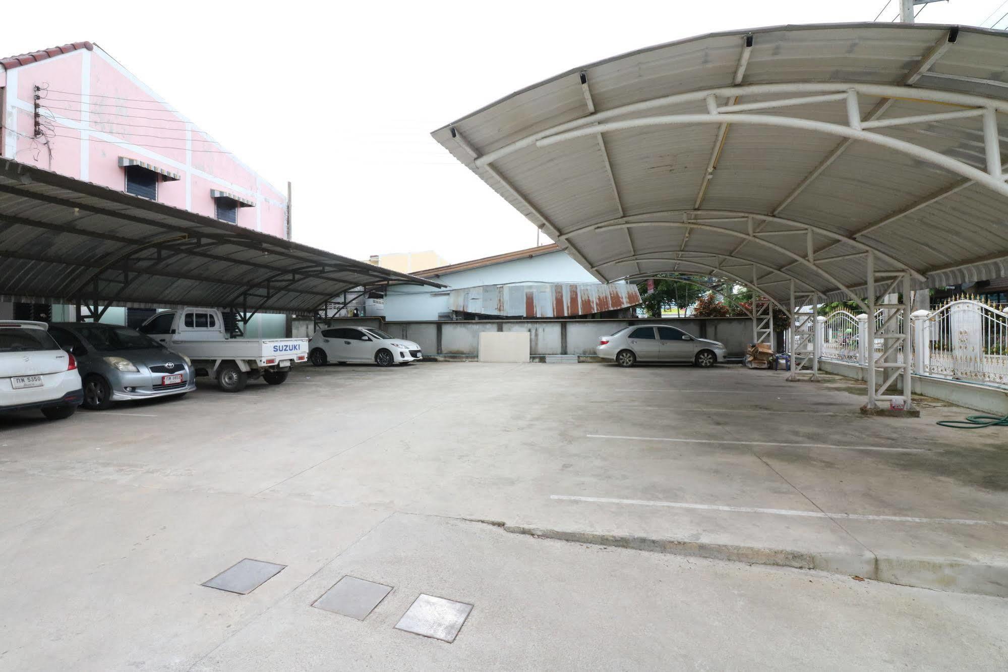 Hotel Calivefornia 2016 Chiang Rai Exterior foto