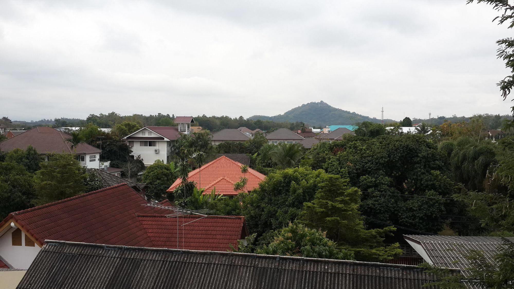 Hotel Calivefornia 2016 Chiang Rai Exterior foto